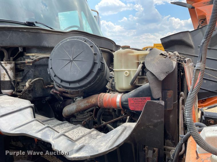 image for item LJ9740 2003 International 7400  dump truck