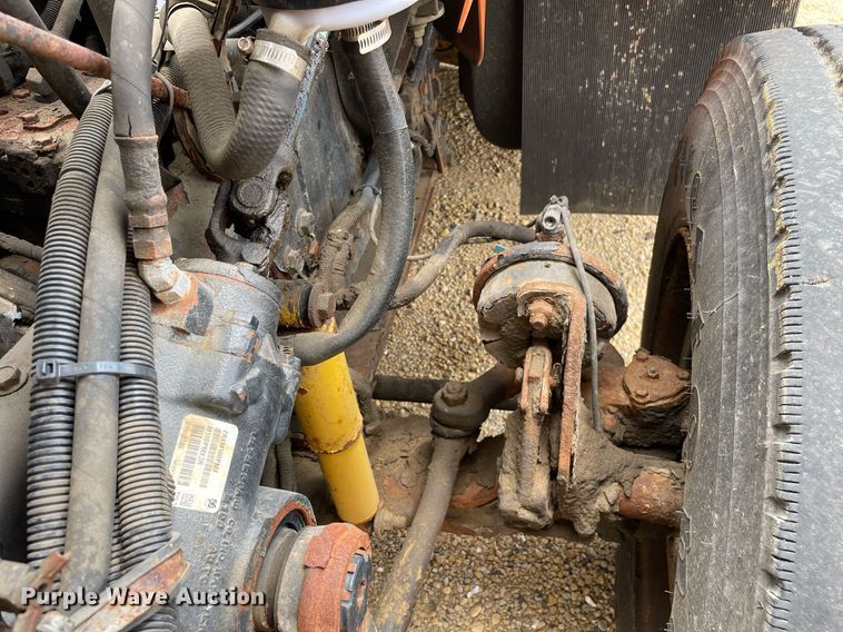 image for item LJ9740 2003 International 7400  dump truck