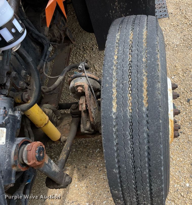 image for item LJ9740 2003 International 7400  dump truck