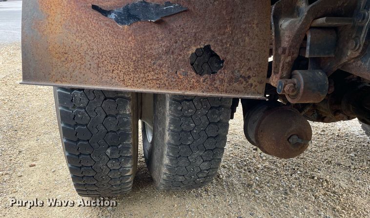 image for item LJ9740 2003 International 7400  dump truck