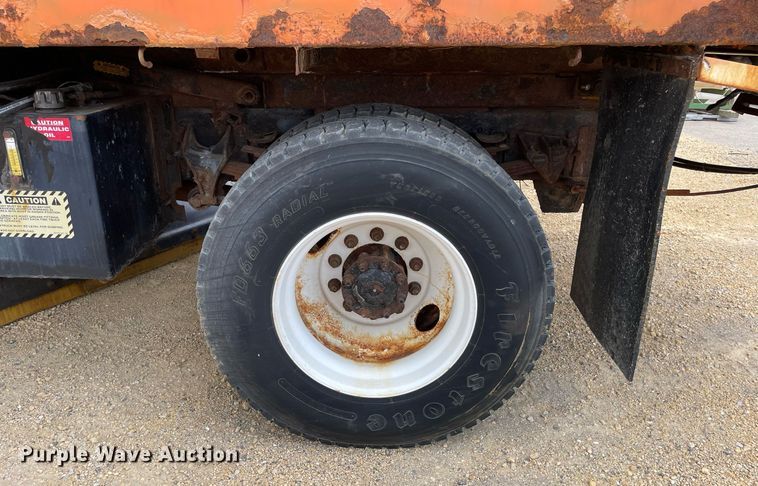 image for item LJ9740 2003 International 7400  dump truck