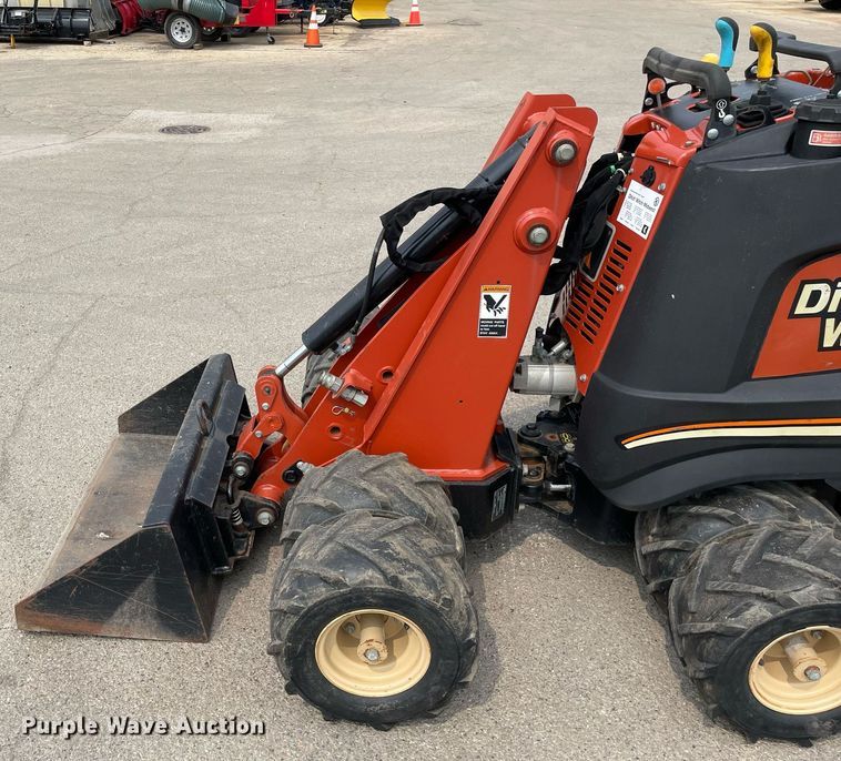 image for item LJ9756 2008 Ditch Witch Zahn R300  compact utility loader