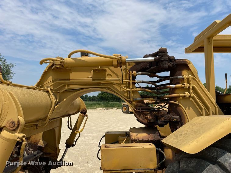 image for item LJ9757 1971 Caterpillar 613  elevating scraper