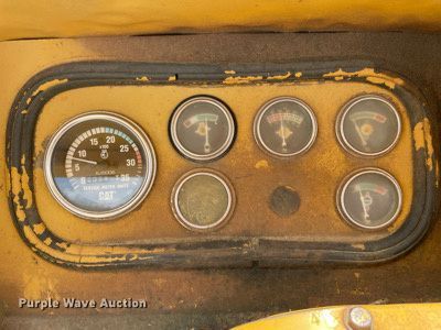 image for item LJ9757 1971 Caterpillar 613  elevating scraper