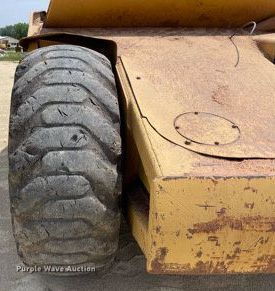 image for item LJ9757 1971 Caterpillar 613  elevating scraper