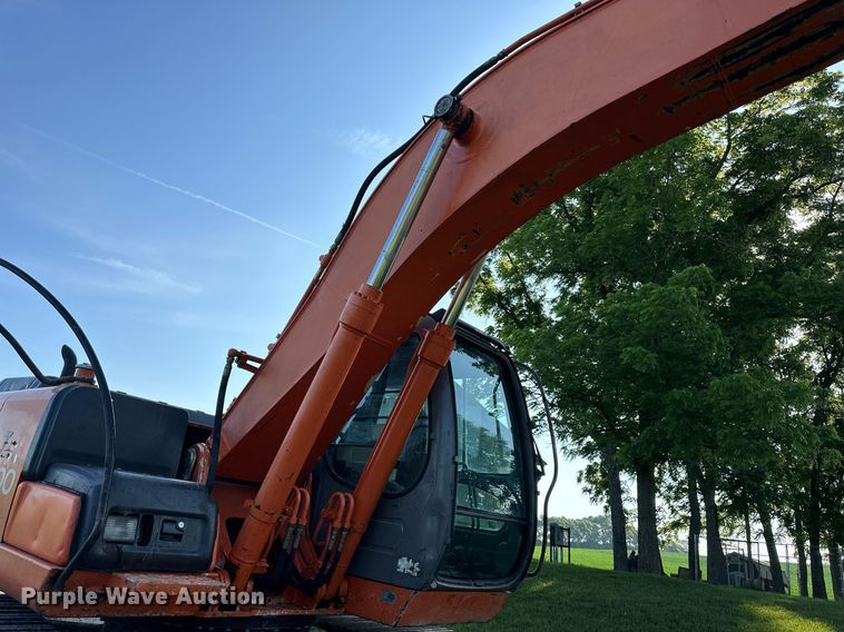 image for item LP9991 2006 Hitachi ZX200LC  excavator