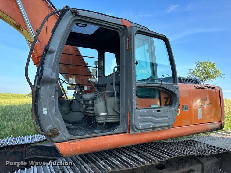 image for item LP9991 2006 Hitachi ZX200LC  excavator