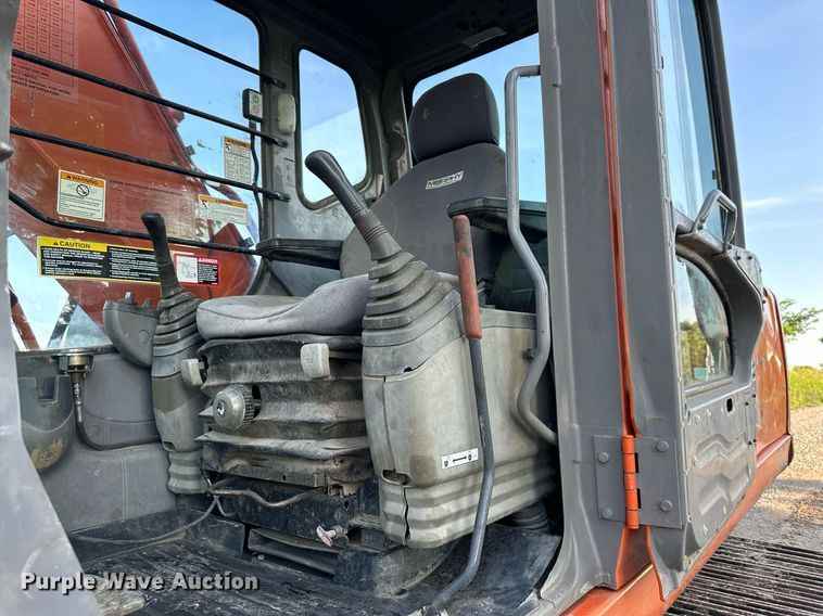 image for item LP9991 2006 Hitachi ZX200LC  excavator