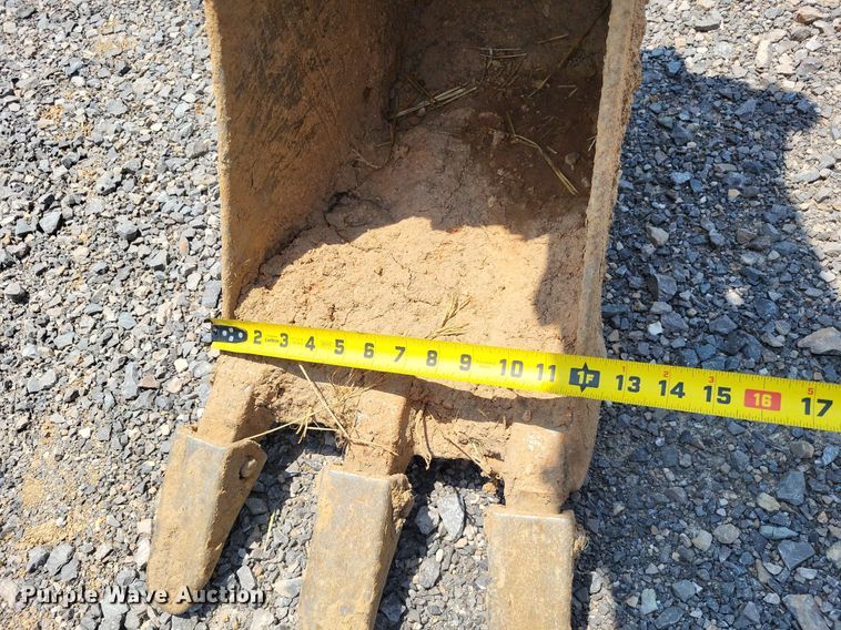 image for item LR9282 2016 Yanmar ViO35  mini excavator