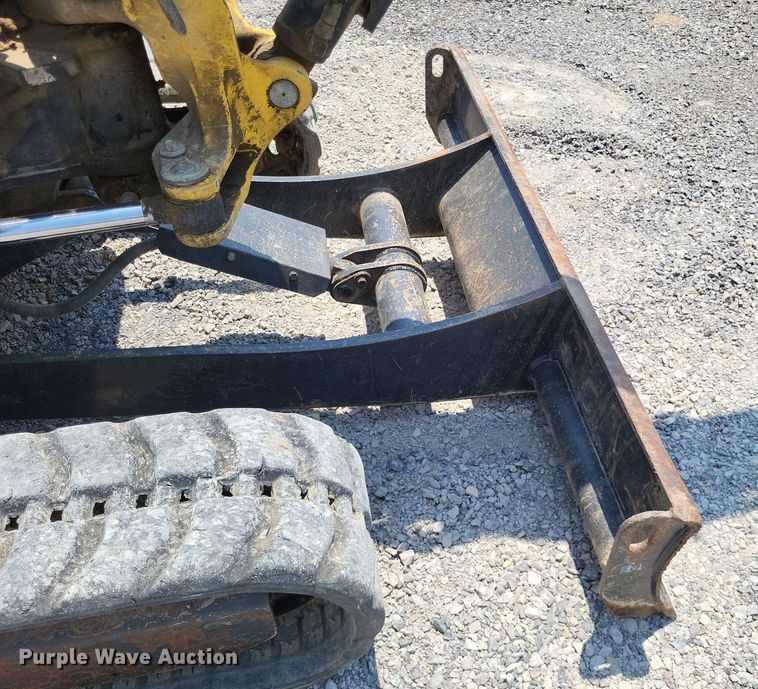 image for item LR9282 2016 Yanmar ViO35  mini excavator