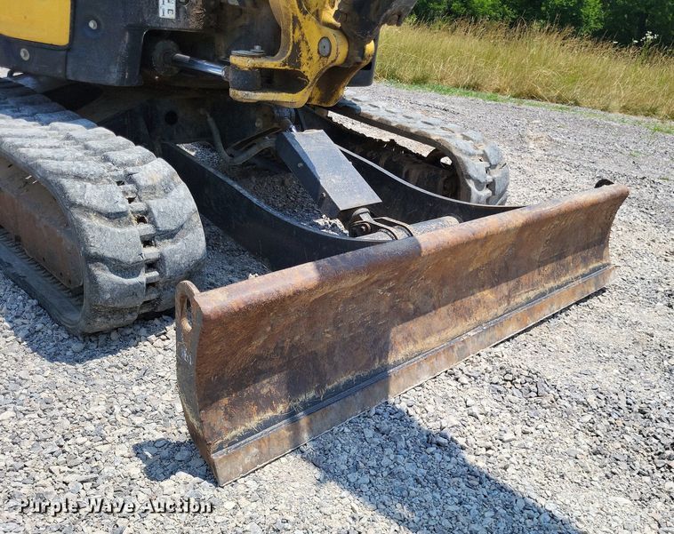 image for item LR9282 2016 Yanmar ViO35  mini excavator