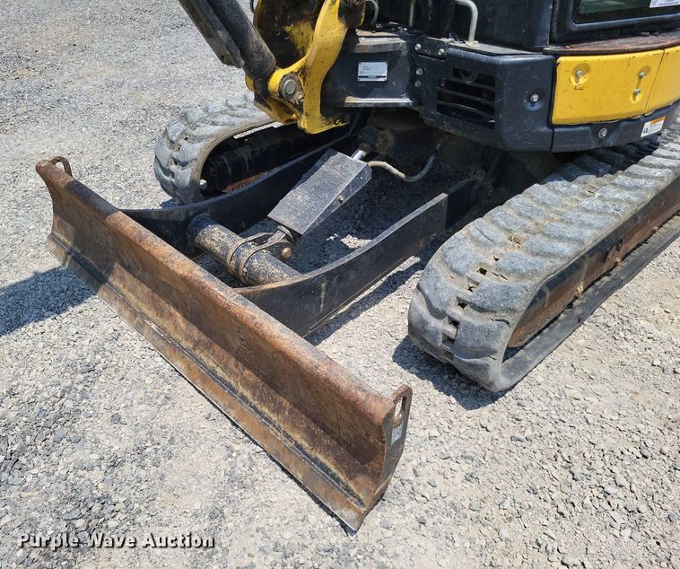 image for item LR9282 2016 Yanmar ViO35  mini excavator