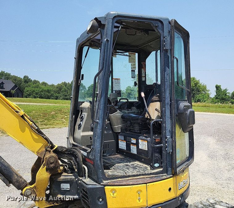 image for item LR9282 2016 Yanmar ViO35  mini excavator