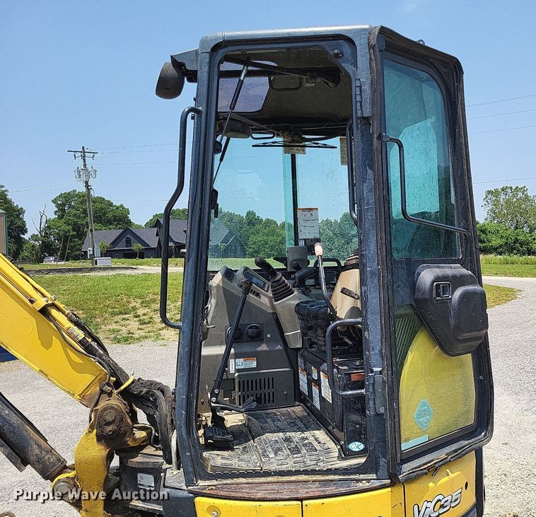 image for item LR9282 2016 Yanmar ViO35  mini excavator