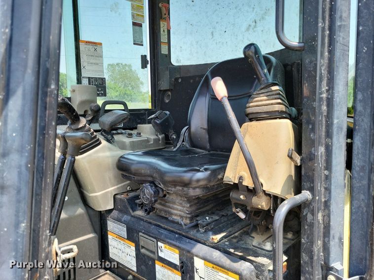 image for item LR9282 2016 Yanmar ViO35  mini excavator