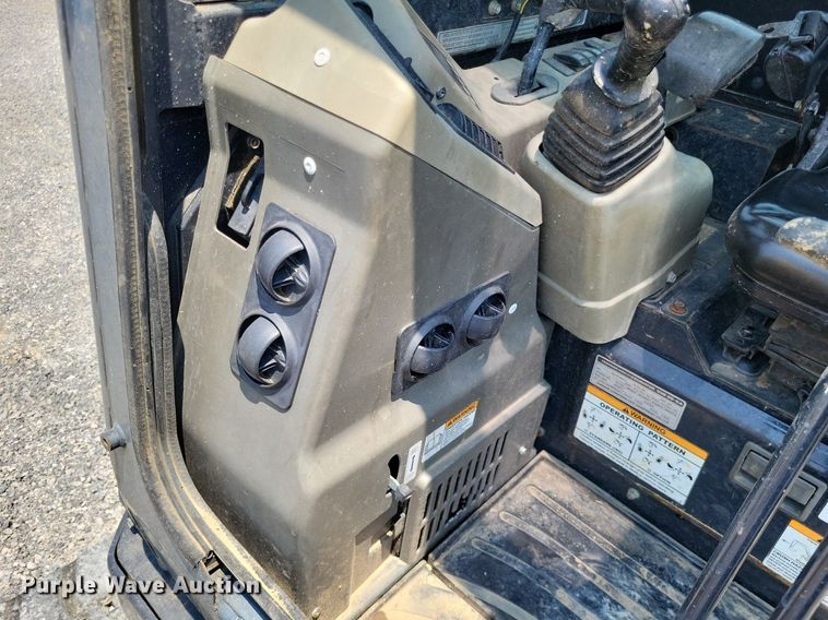 image for item LR9282 2016 Yanmar ViO35  mini excavator