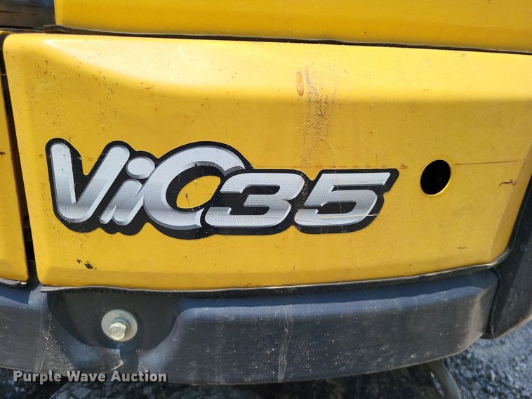 image for item LR9282 2016 Yanmar ViO35  mini excavator