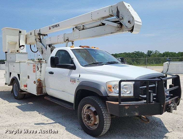 image for item LS9544 2009 Dodge Ram 5500HD  bucket truck