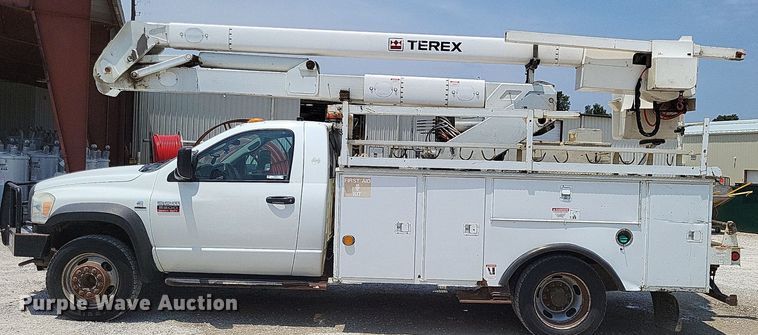 image for item LS9544 2009 Dodge Ram 5500HD  bucket truck