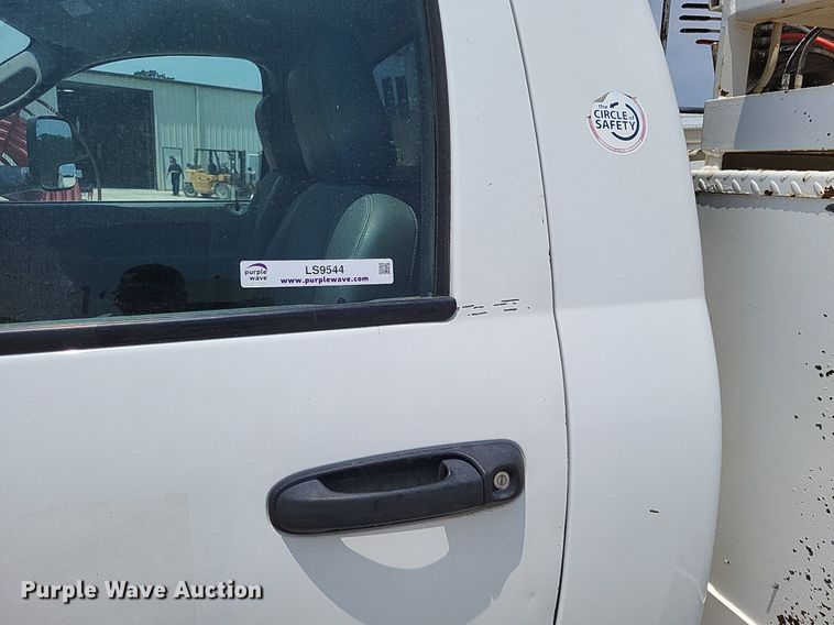image for item LS9544 2009 Dodge Ram 5500HD  bucket truck