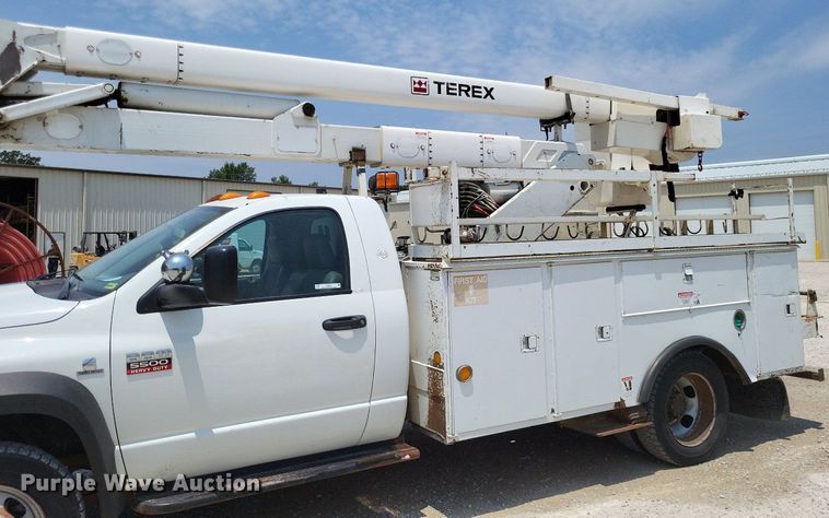image for item LS9544 2009 Dodge Ram 5500HD  bucket truck