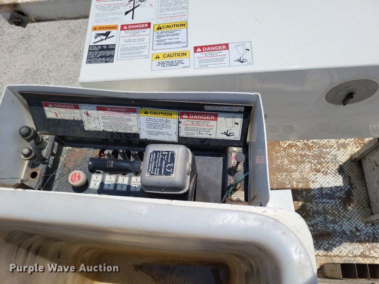 image for item LS9544 2009 Dodge Ram 5500HD  bucket truck