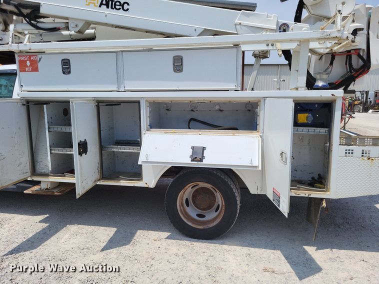 image for item LS9545 2013 Ford F550 Super Duty XL  bucket truck