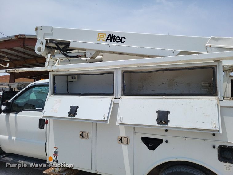 image for item LS9545 2013 Ford F550 Super Duty XL  bucket truck