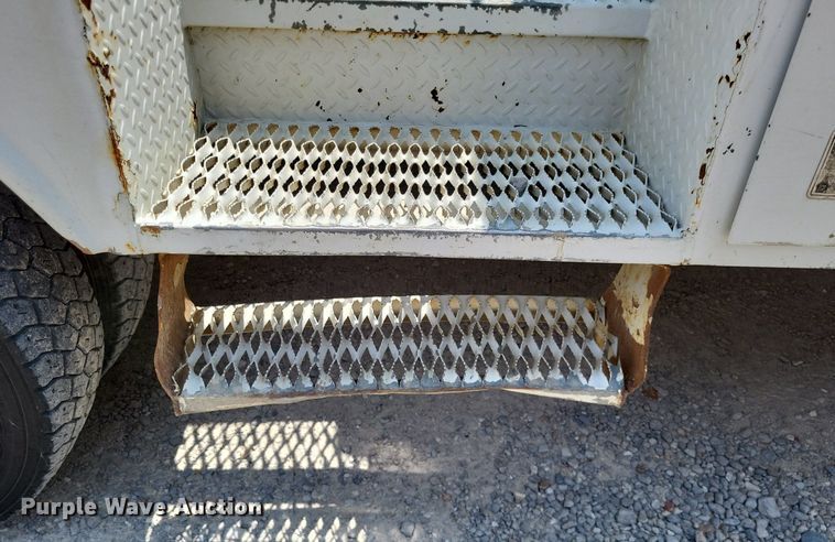 image for item LS9545 2013 Ford F550 Super Duty XL  bucket truck