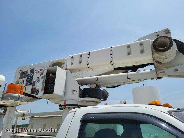 image for item LS9545 2013 Ford F550 Super Duty XL  bucket truck