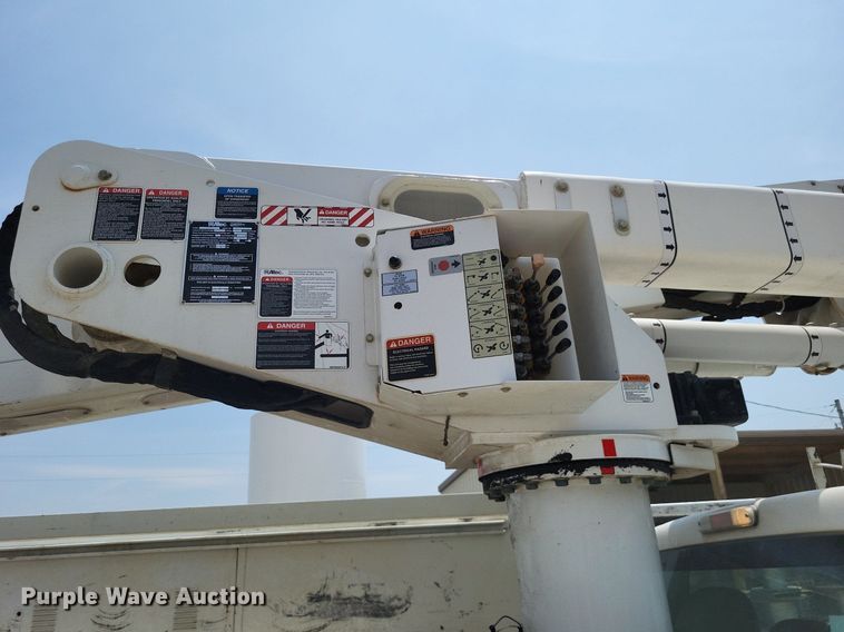 image for item LS9545 2013 Ford F550 Super Duty XL  bucket truck