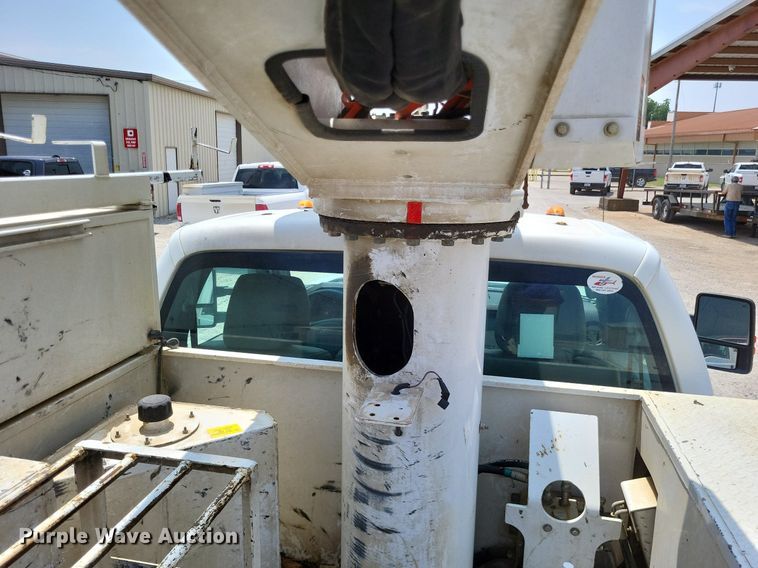 image for item LS9545 2013 Ford F550 Super Duty XL  bucket truck