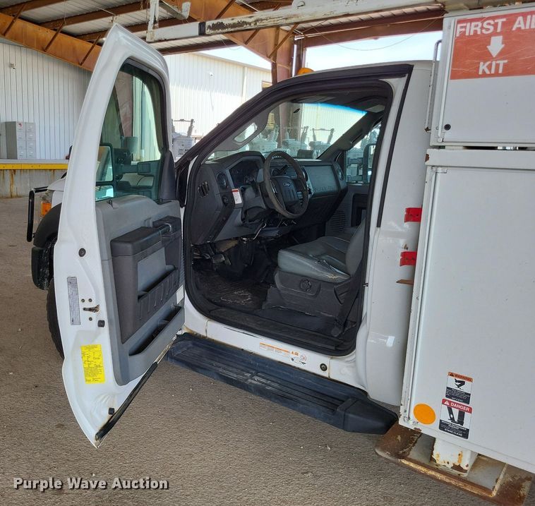 image for item LS9545 2013 Ford F550 Super Duty XL  bucket truck