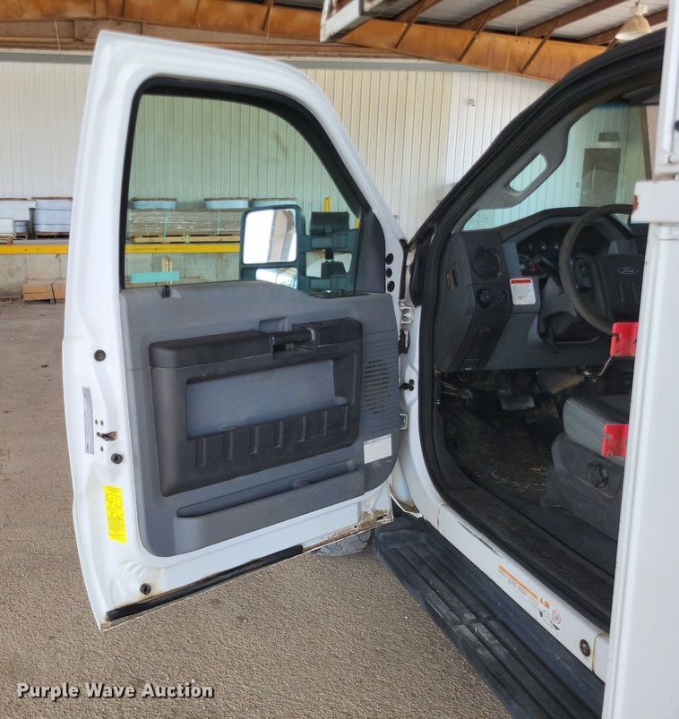 image for item LS9545 2013 Ford F550 Super Duty XL  bucket truck