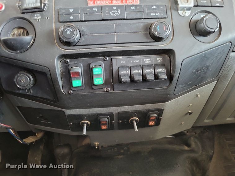 image for item LS9545 2013 Ford F550 Super Duty XL  bucket truck