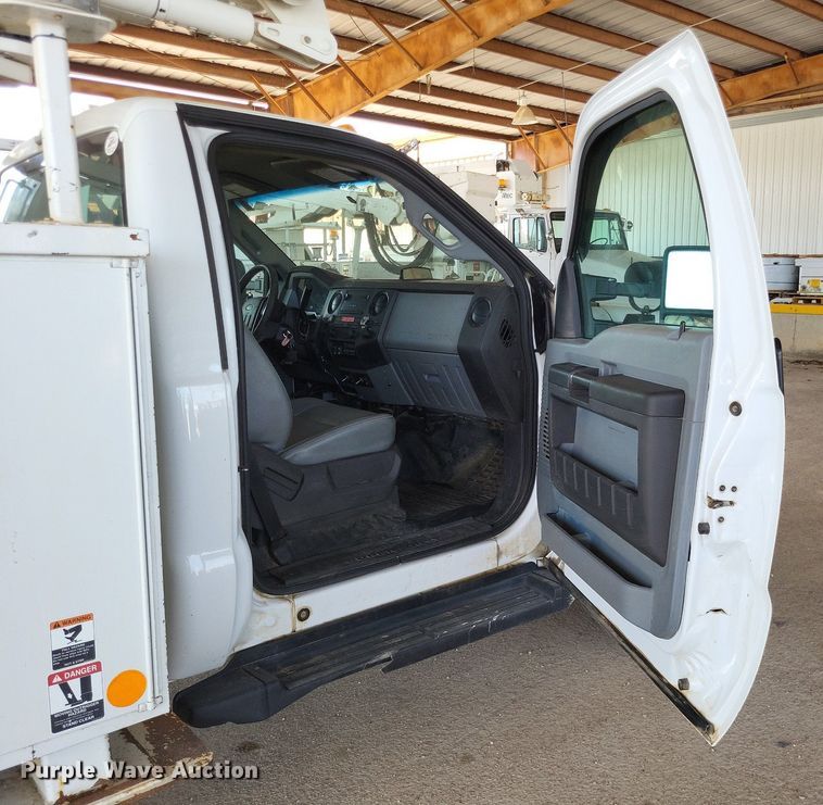 image for item LS9545 2013 Ford F550 Super Duty XL  bucket truck