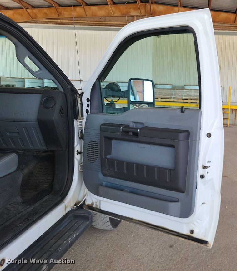 image for item LS9545 2013 Ford F550 Super Duty XL  bucket truck