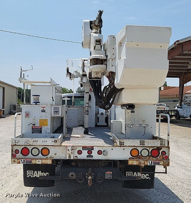 image for item LS9546 2012 Ford F550 Super Duty XL  bucket truck