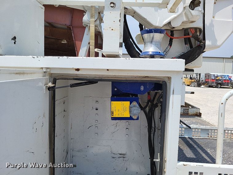 image for item LS9546 2012 Ford F550 Super Duty XL  bucket truck