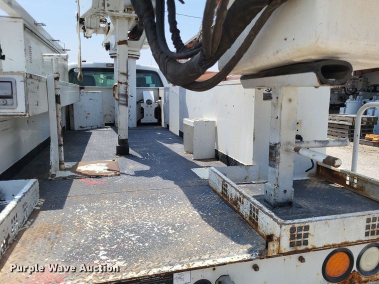 image for item LS9546 2012 Ford F550 Super Duty XL  bucket truck