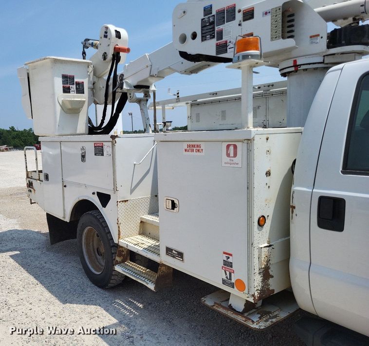 image for item LS9546 2012 Ford F550 Super Duty XL  bucket truck