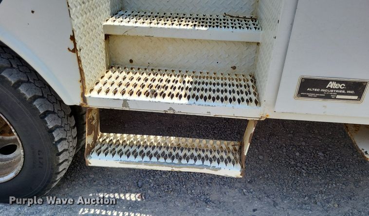 image for item LS9546 2012 Ford F550 Super Duty XL  bucket truck