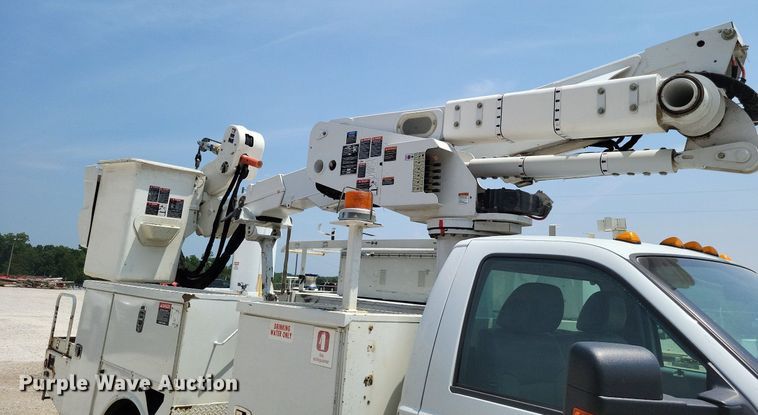 image for item LS9546 2012 Ford F550 Super Duty XL  bucket truck