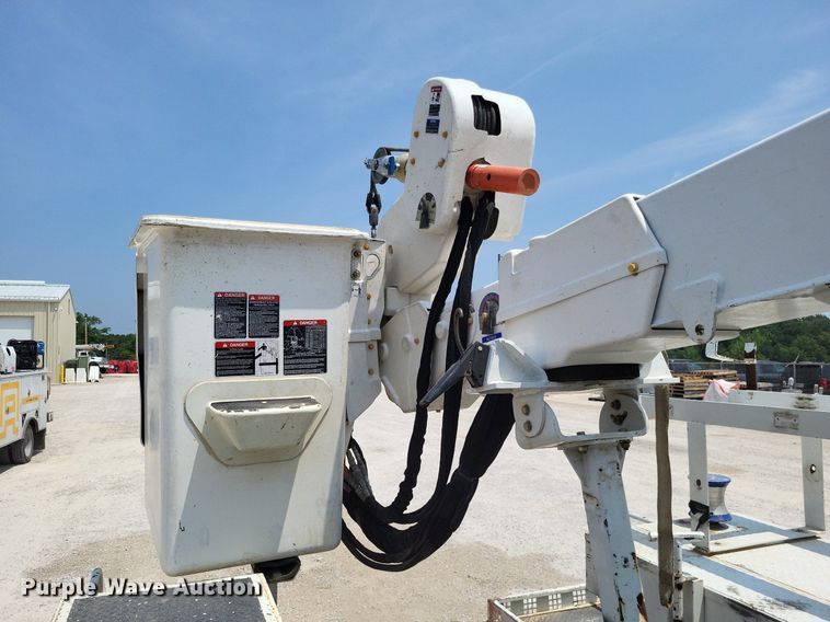 image for item LS9546 2012 Ford F550 Super Duty XL  bucket truck