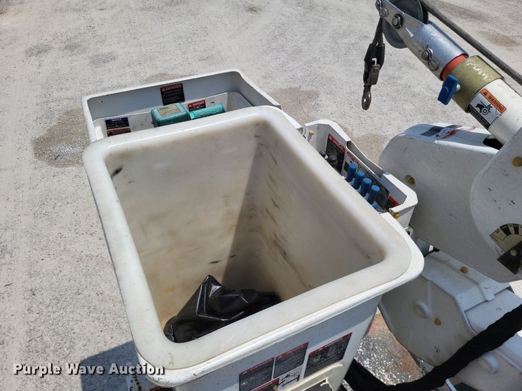 image for item LS9546 2012 Ford F550 Super Duty XL  bucket truck