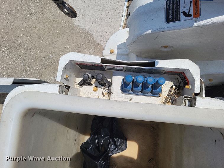 image for item LS9546 2012 Ford F550 Super Duty XL  bucket truck