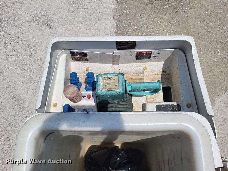 image for item LS9546 2012 Ford F550 Super Duty XL  bucket truck