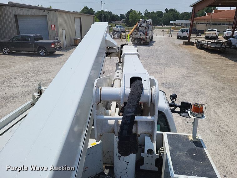 image for item LS9546 2012 Ford F550 Super Duty XL  bucket truck