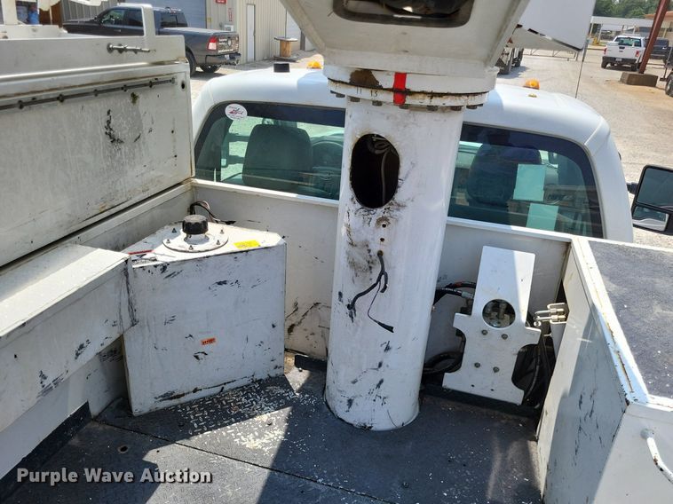 image for item LS9546 2012 Ford F550 Super Duty XL  bucket truck