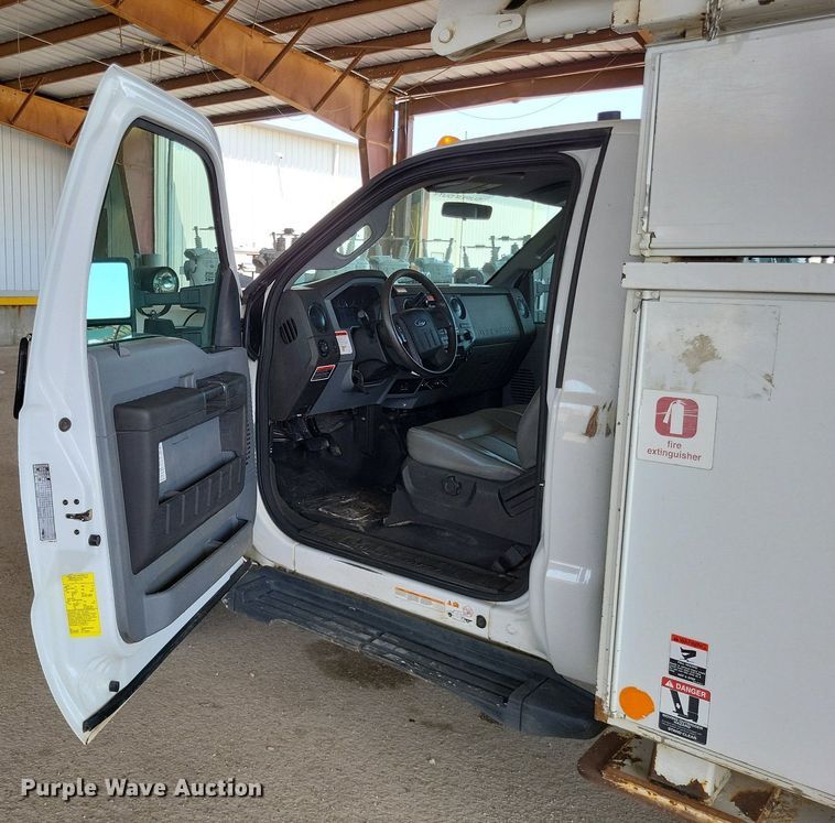 image for item LS9546 2012 Ford F550 Super Duty XL  bucket truck